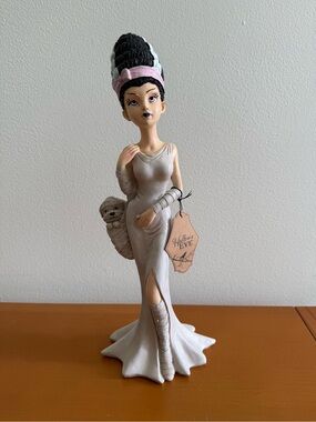 BRIDE OF FRANKENSTEIN WITH HER DOG HALLOWEEN DECOR